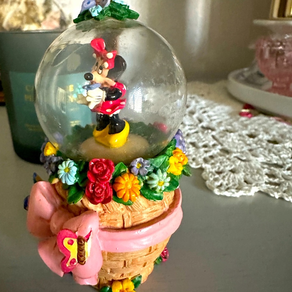 Mini globe Minnie Mouse Disney land purchase